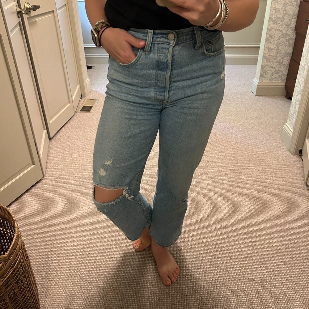 Levi’s Ribcage Straight Ankle Jeans Distressed Light Denim 27